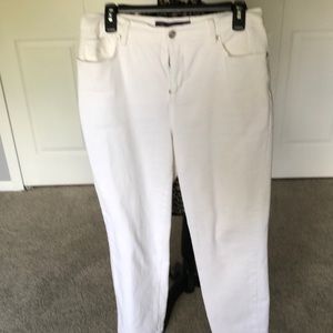 Gloria Vanderbilt white 5 picket denim jean